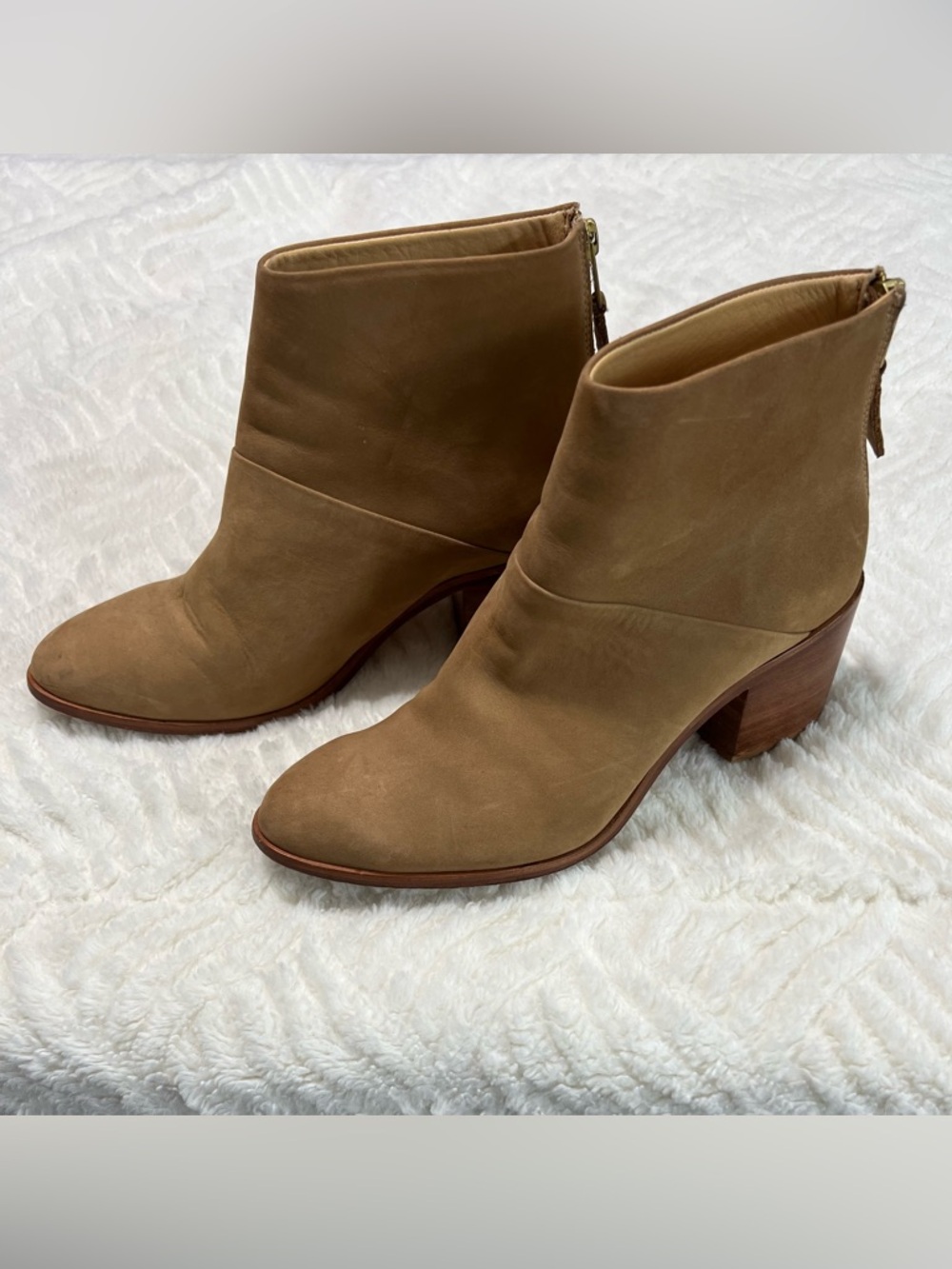Nisolo Dari Ankle Boots Size 9 Wheat Leather Block Heel Minimalist